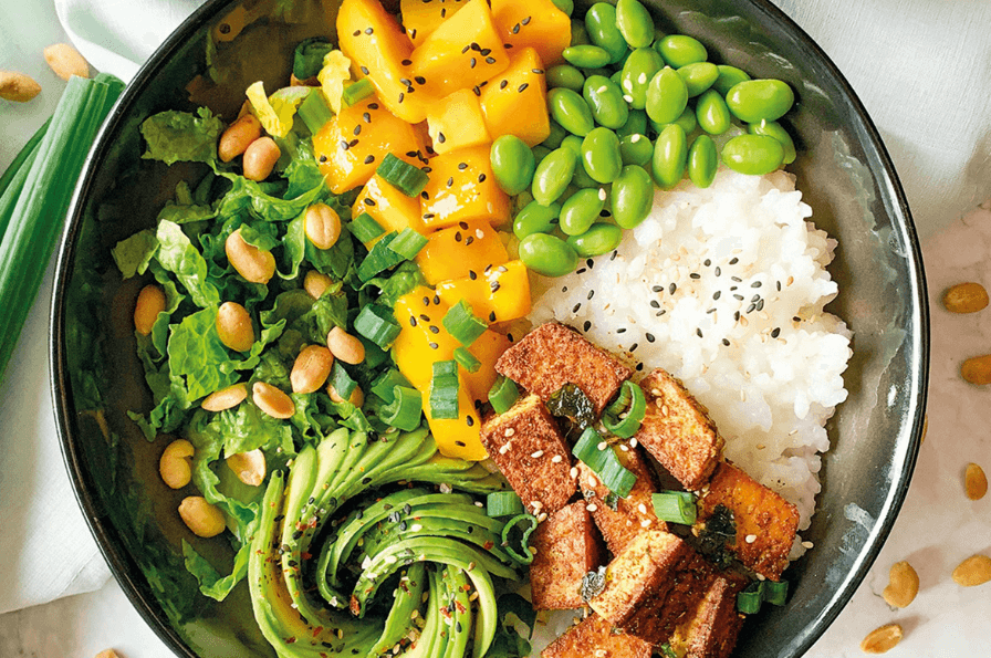 Bowl Vegano con Tofu, Aguacate, Mango y Arroz