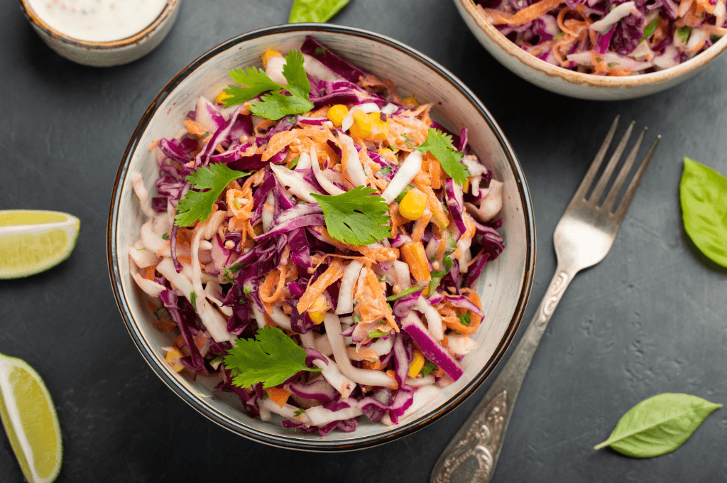 Ensalada de Pollo, Cerdo, Repollo, Maíz y Pepino