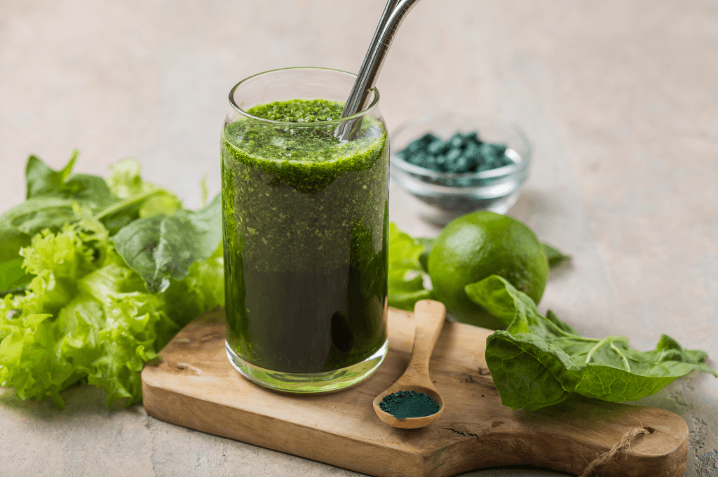 Smoothie Verde Energético (Aguacate, Banana, Espinaca y Arándanos)