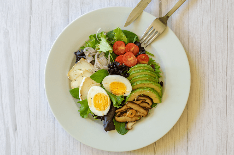 Ensalada de huevo y pavo