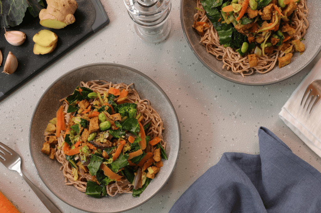 Noodles Integrales con Tofu y Vegetales