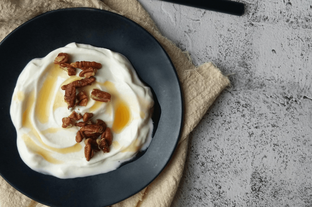 Yogur Griego con Nueces Pecanas y Miel
