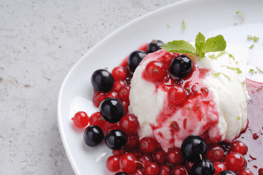 Mousse de yogur con frutos rojos