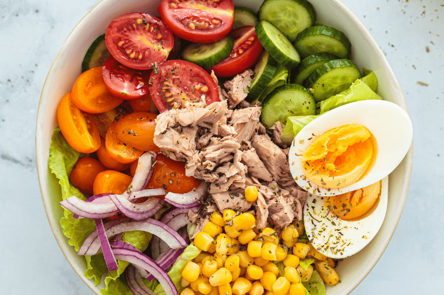 Bowl de atún con huevo