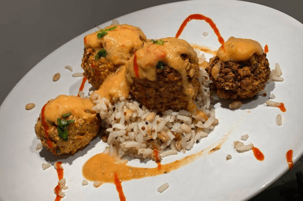 Albóndigas de Garbanzos con Arroz Integral